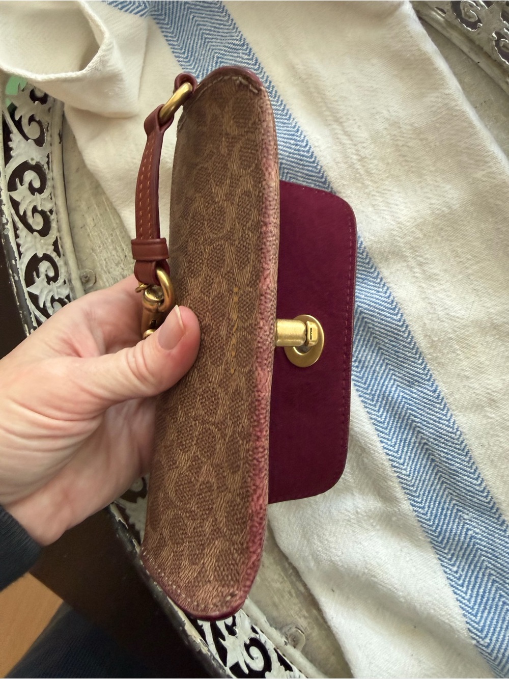 Coach Sunglasses Case with Tea Rose Turnlock & Signature Coated Canvas - Picture 13 of 15